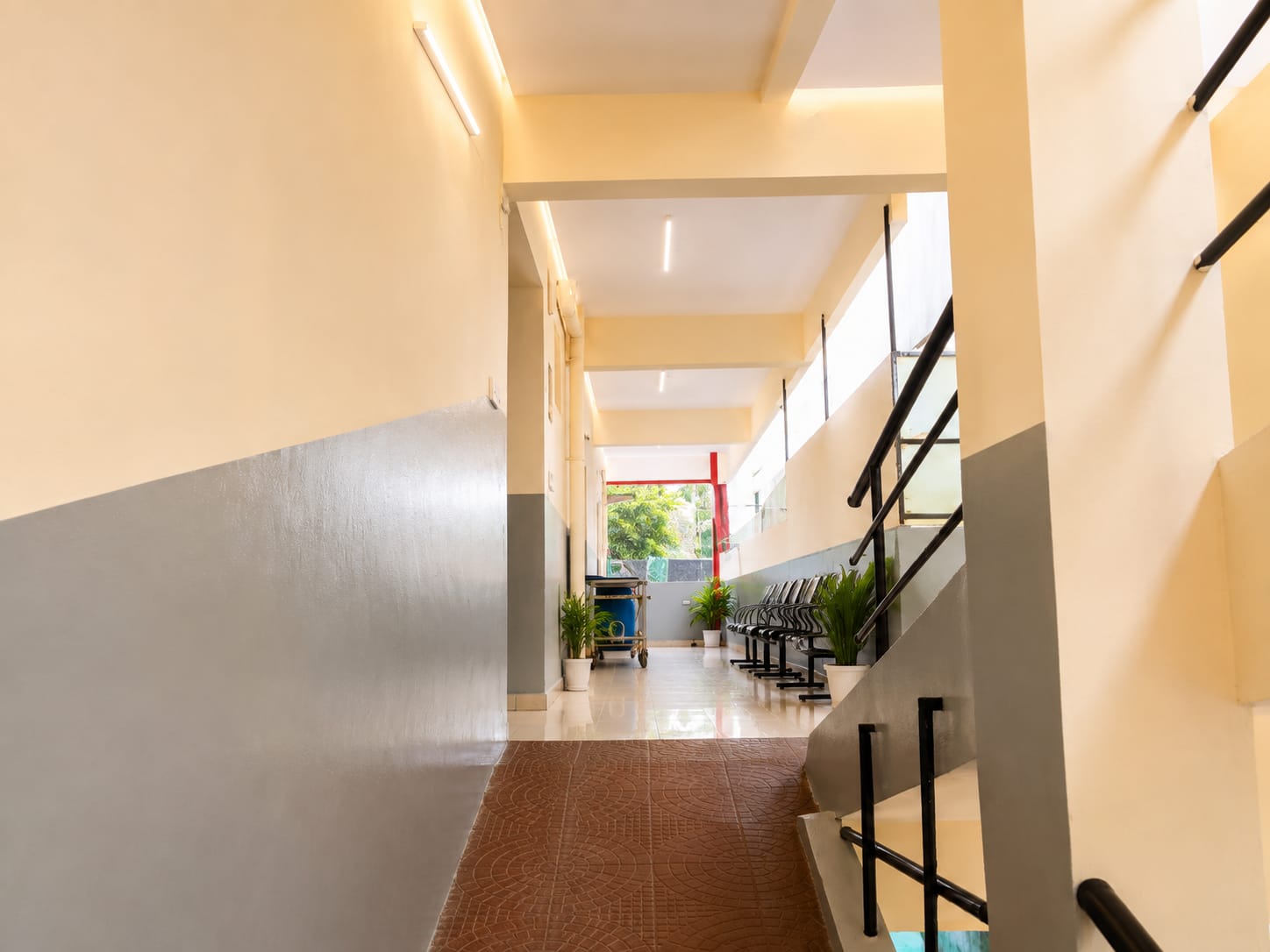 Wheelchair-accessible entrance ramp and seating area